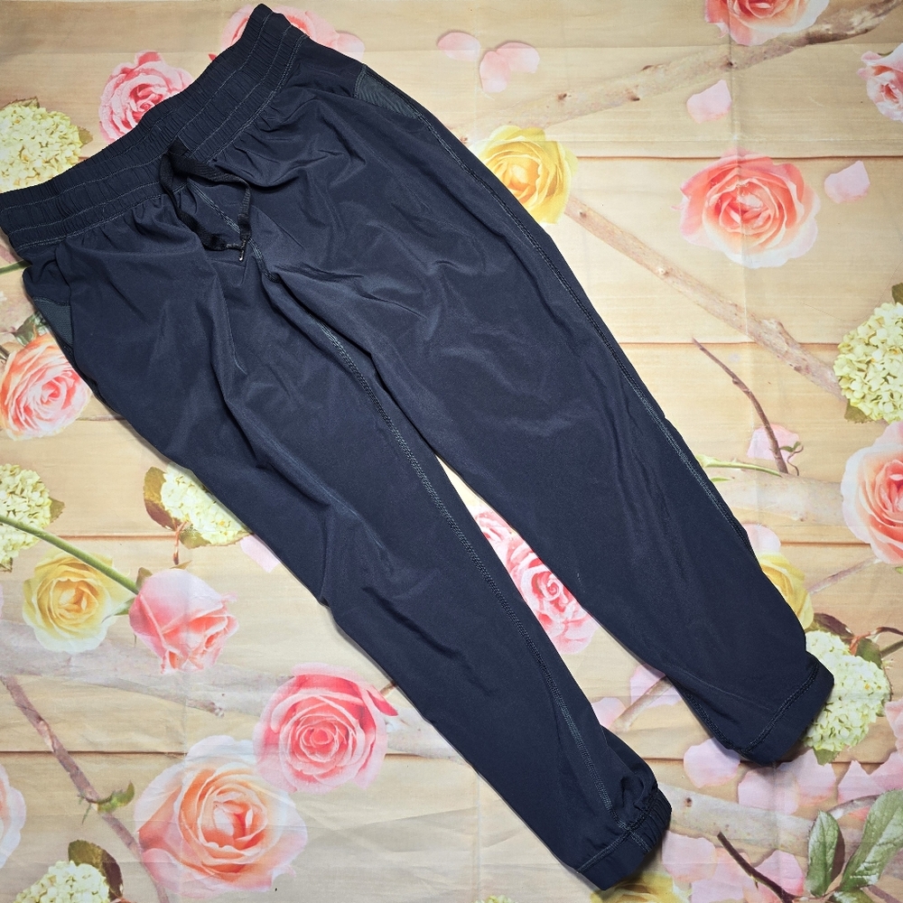 Lululemon cropped joggers